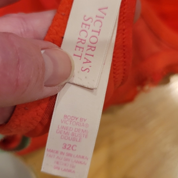 Victoria's Secret Red and Mint Underwire Lace Bra Bundle Size 32C - Picture 7 of 8